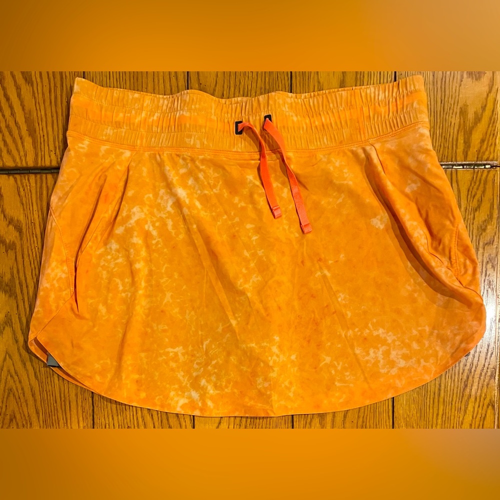 EUC BACKCOUNTRY Olympus Active Running Skort, melon/orange marbled, size XL